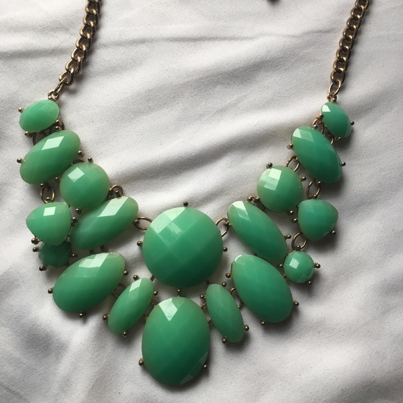 Forever 21 Jewelry - Pearl Green Statement necklace